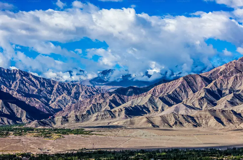 Leh & Ladakh – The Transcendental Land of High Passes and Timeless Culture